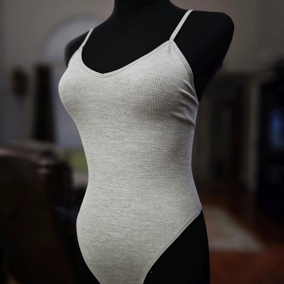 ANWND light gray ribbed bodysuit from Forever 21. Size S/M - Picture 3 of 8